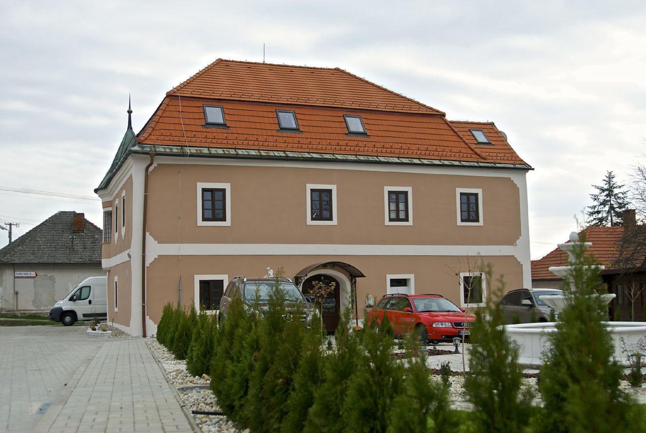 Kastiel Ottlyk Hotel Bánovce nad Bebravou Exterior foto